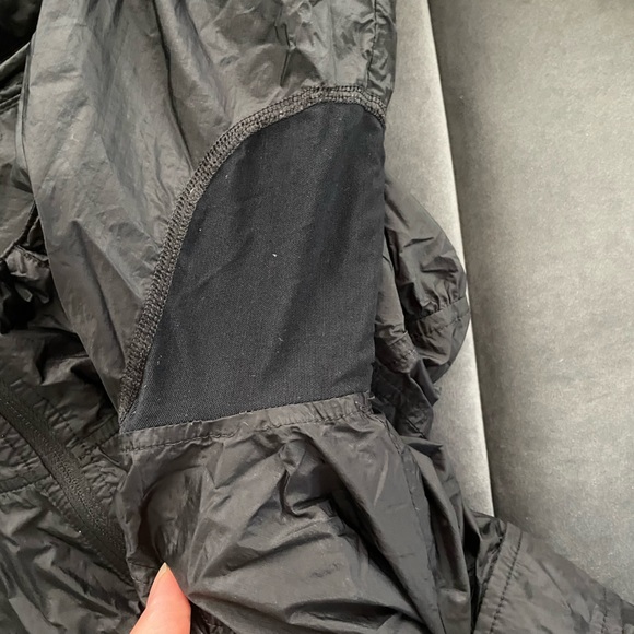 Older Lululemon Belted Windbreaker - Picture 5 of 6